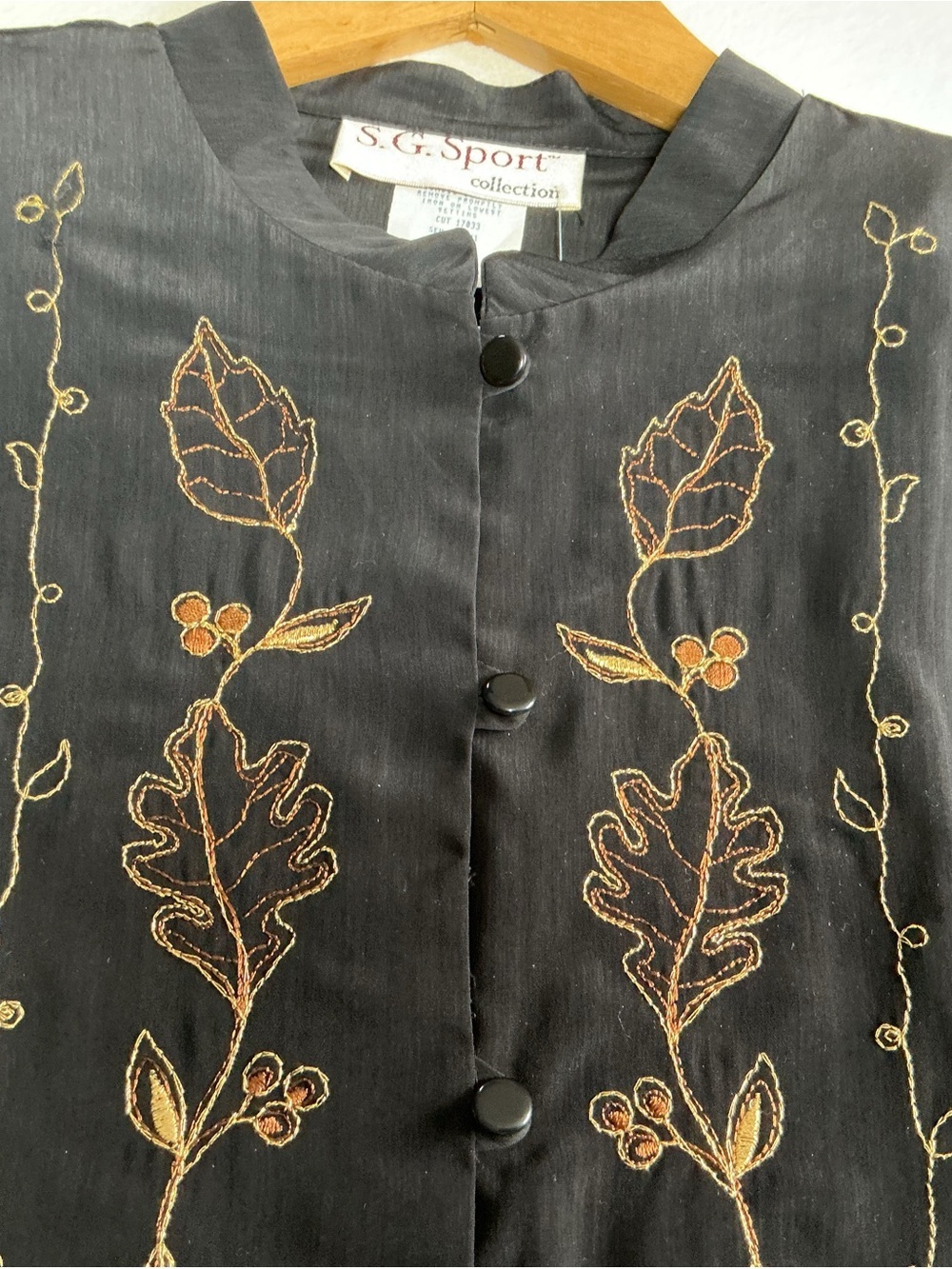 Susan Graver Black Tunic with Gold Embroidered Vine Detail NWT - Picture 6 of 15